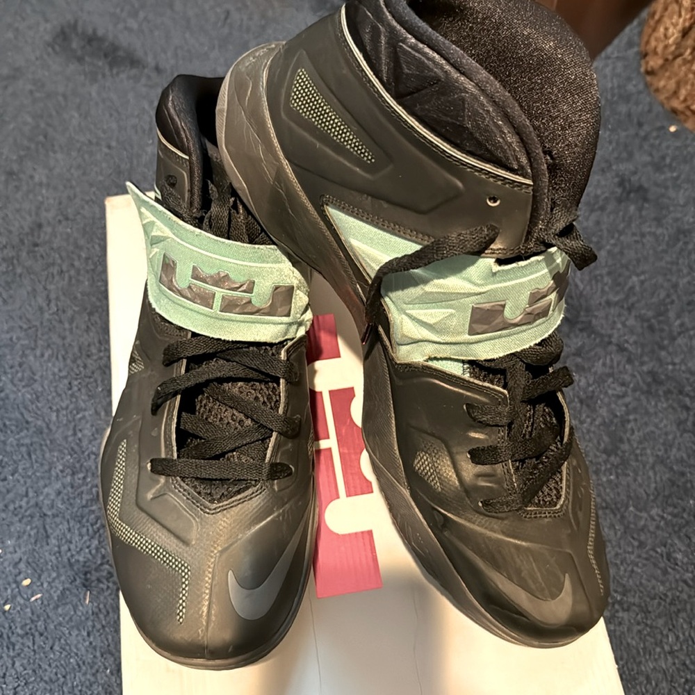Nike men Zoom Solider VII